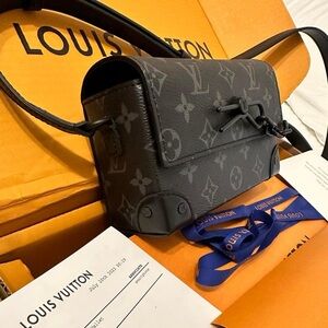 ❌SOLD❌ Steamer Wearable Wallet men bag